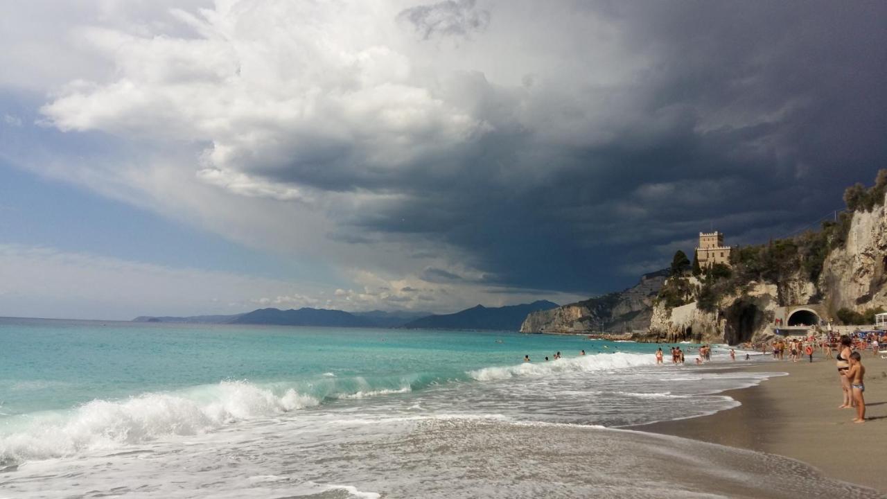 La Vie Est Belle Bed & Breakfast Finale Ligure Dış mekan fotoğraf