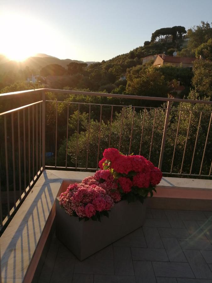 La Vie Est Belle Bed & Breakfast Finale Ligure Dış mekan fotoğraf